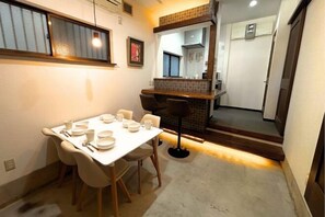 Dining - 15 minutes to Asakusa/Max 10 guests/Skytree can be seen from the rooftop/Parking is next door (Tokyo)