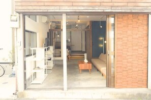 Exterior - 15 minutes to Asakusa/Max 10 guests/Skytree can be seen from the rooftop/Parking is next door (Tokyo)