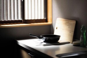 Room - Kin·Senkyoritsu (Osaka)