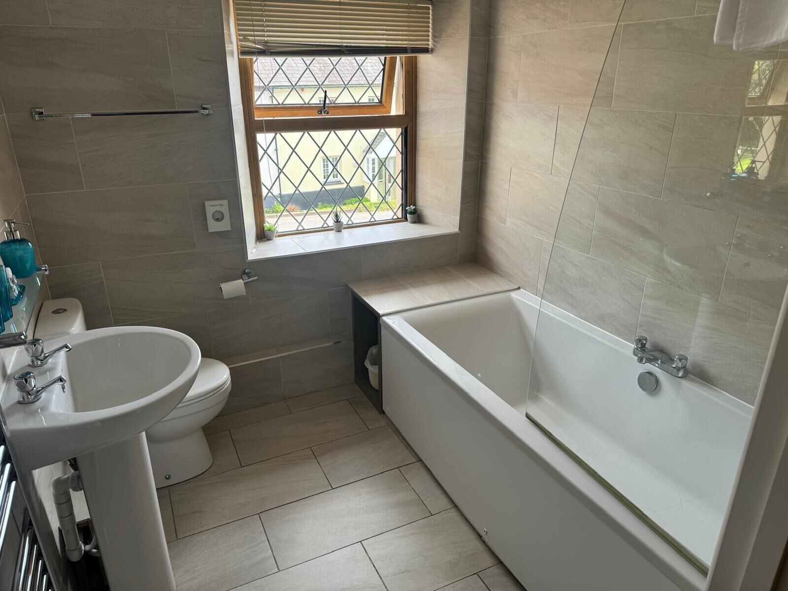 A bathroom with a toilet, sink, and bathtub.