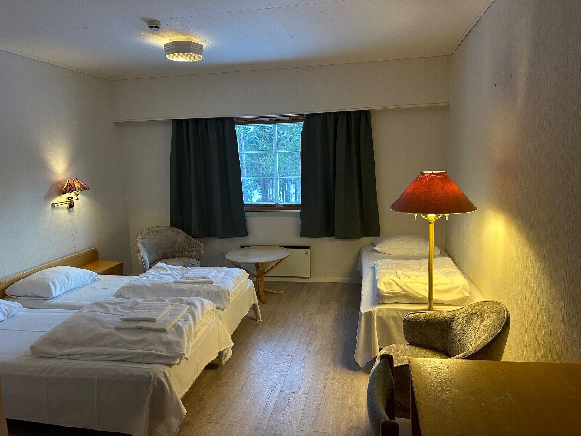 Triple Room, Mountain View | Desk, laptop workspace, free WiFi