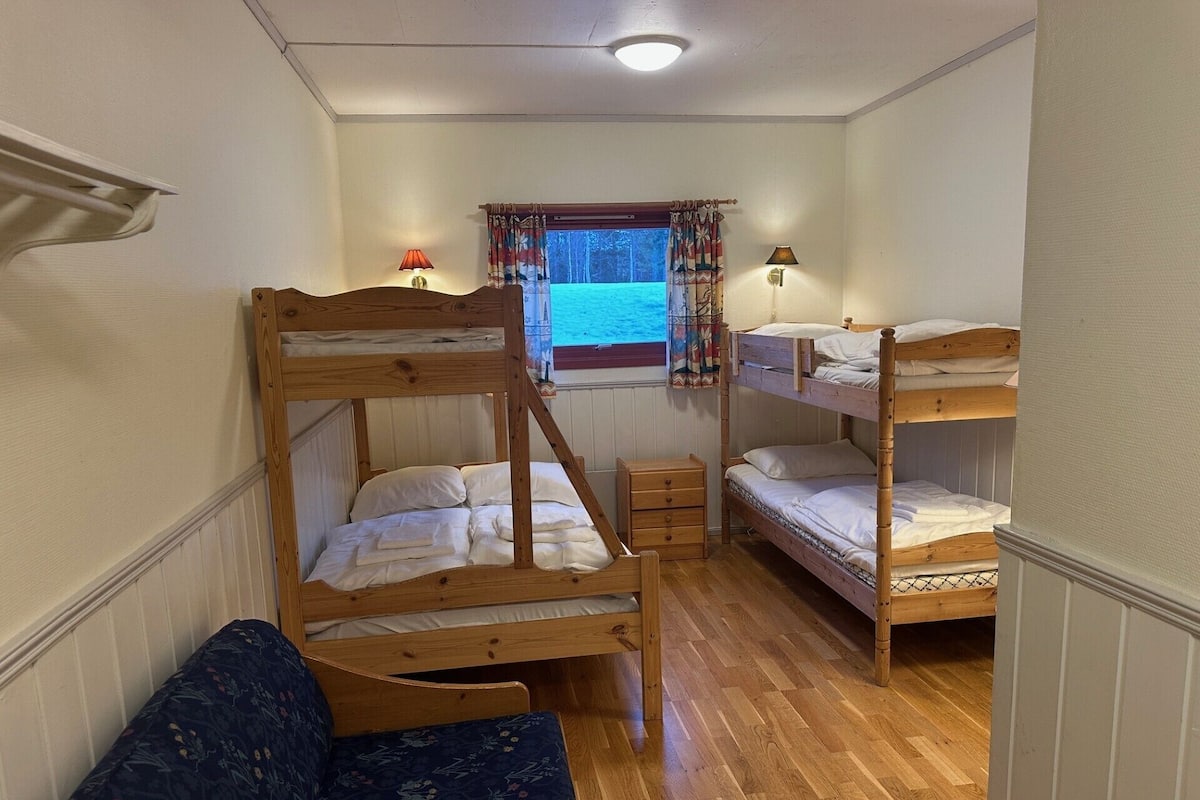 Family Room, Mountain View | Desk, laptop workspace, free WiFi