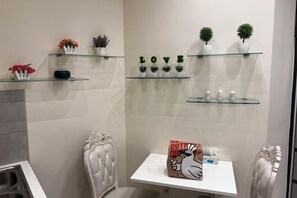 Interior - Cozy Stay Near The Eiffel Tower (Paris)