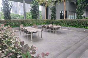 Unclassified image, 2 of 26, button - 8Pax/Green View next to KL118 ChinaTown & Train (Kuala Lumpur)