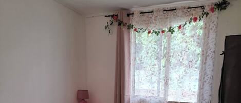 1 chambre, fer et planche à repasser, accès Internet, draps fournis