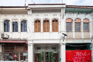 Unclassified image, 2 of 3, button - Lumut Heritage - a walk to Armenian St Art & Cafes (George Town)