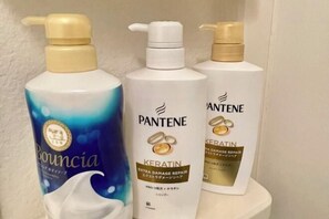 Bathroom amenities - YMK Oshiage 4B (Tokyo)