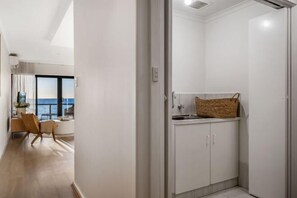 Room - Sol Sands: Oceanfront Balcony Henley Beach (Henley Beach)