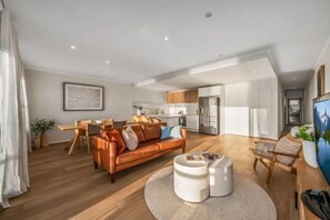 Room - Sol Sands: Oceanfront Balcony Henley Beach (Henley Beach)