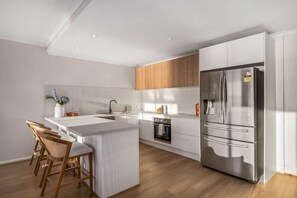 Room - Sol Sands: Oceanfront Balcony Henley Beach (Henley Beach)