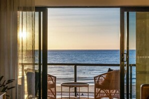 Room - Sol Sands: Oceanfront Balcony Henley Beach (Henley Beach)