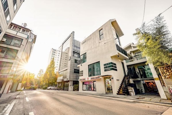 Exterior - YT_FISH_BIRD (USD) (Seoul)