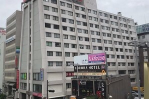 A multi-story hotel with a prominent sign for the Corona Hotel. - Shin-Osaka 1005 (Osaka)