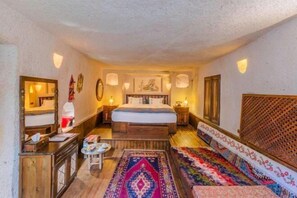 Cribs/infant beds