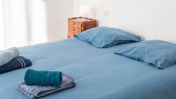 4 slaapkamers, een strijkplank/strijkijzer, wifi, beddengoed