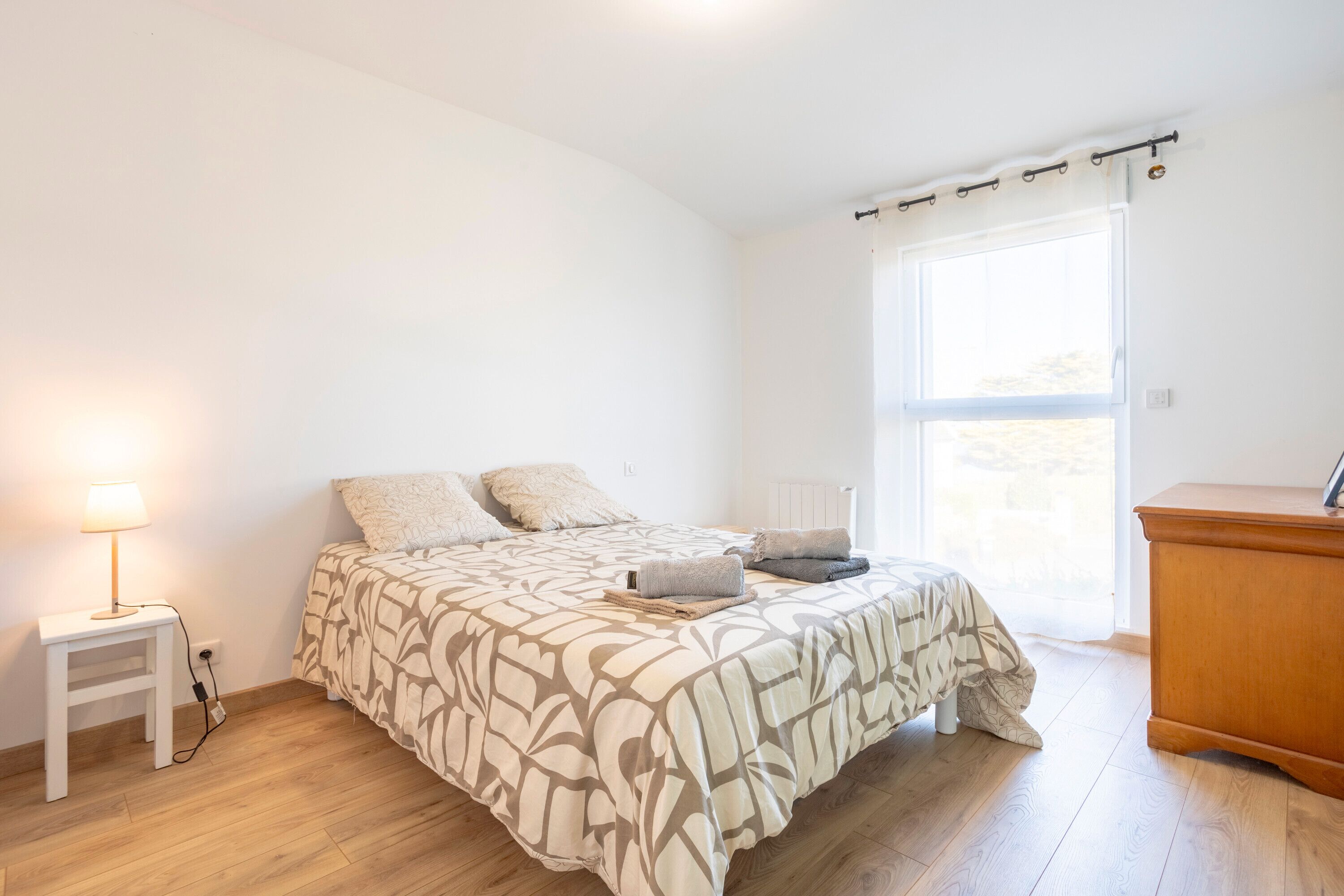 4 chambres, fer et planche à repasser, Wi-Fi, draps fournis