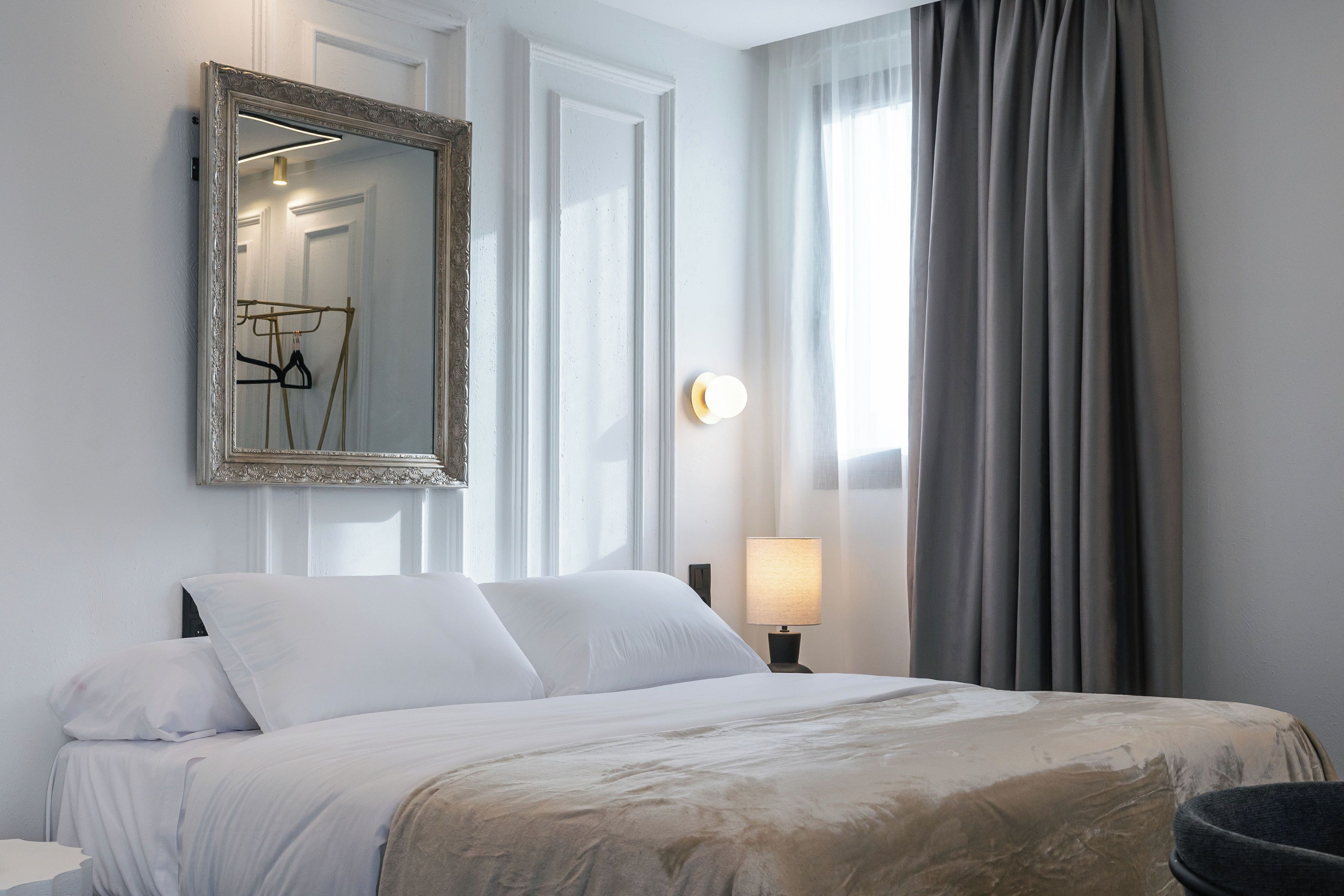 Värdeförvaringsskåp på rummet, mörkläggningsgardiner och gratis wi-fi