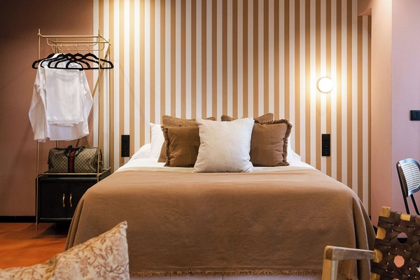 Caja fuerte, cortinas opacas, wifi gratis