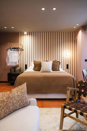 In-room safe, blackout curtains, free WiFi