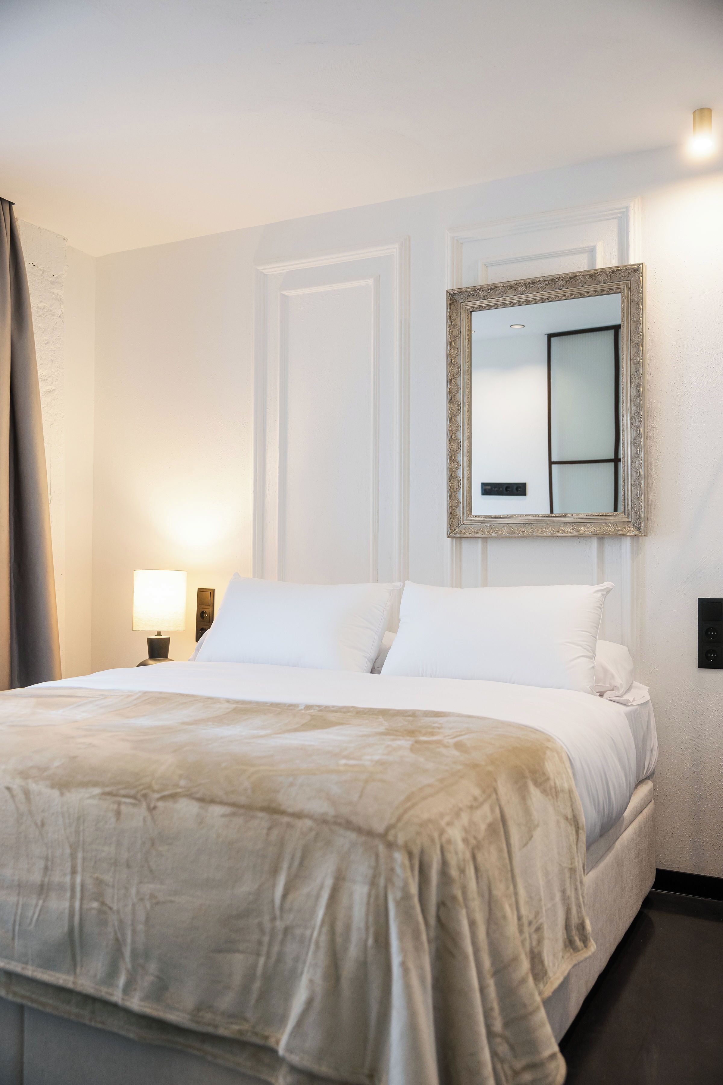 Lägenhet Comfort - balkong | Värdeförvaringsskåp på rummet, mörkläggningsgardiner och gratis wi-fi