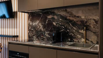 Mini-fridge, microwave, oven, stovetop