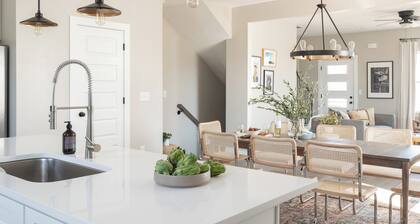 Stylish & Spacious Nashville Townhouse