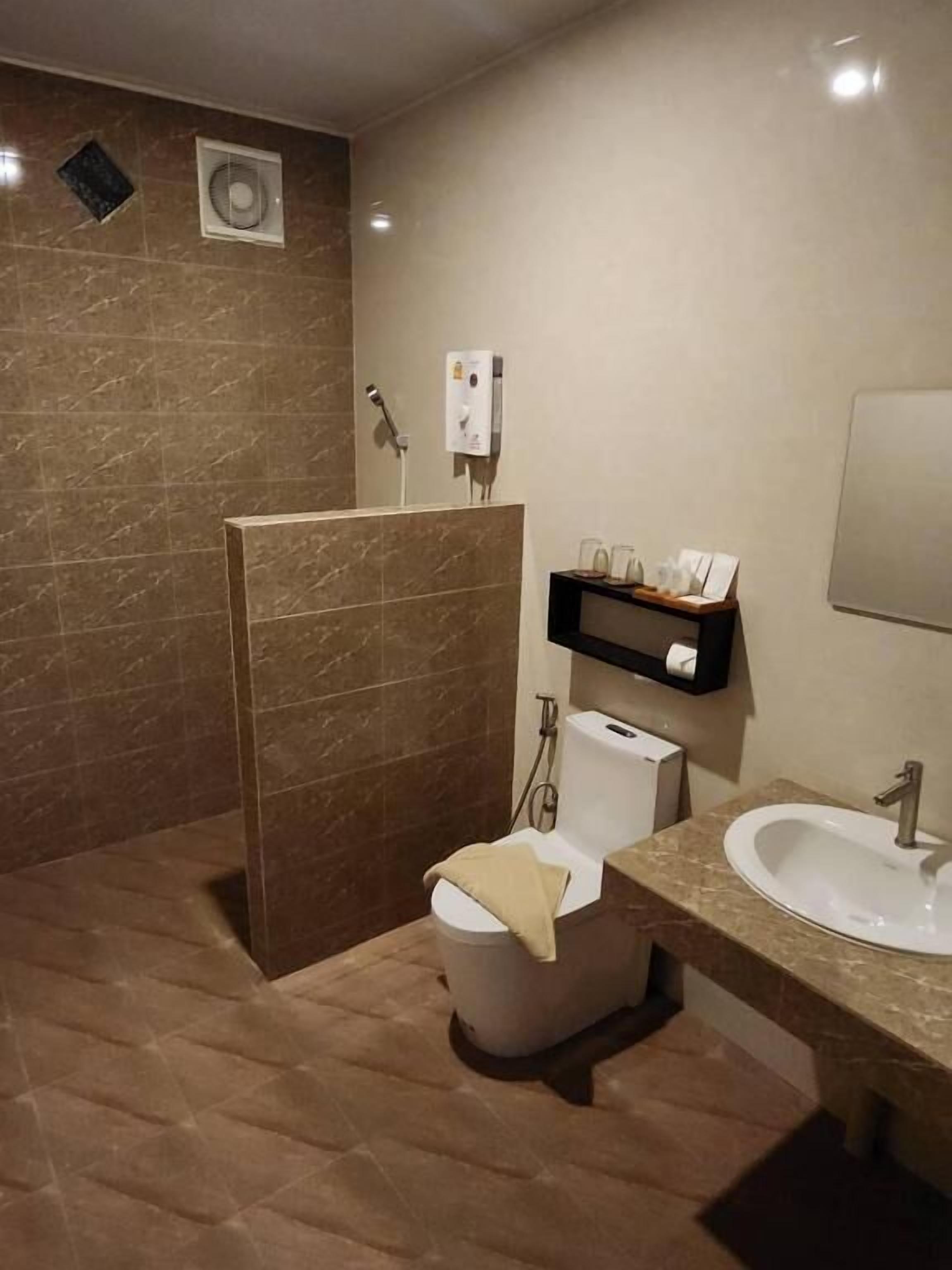 Family Room, Balcony, Courtyard View | Bathroom | Combined shower/bathtub, free toiletries, hair dryer, towels