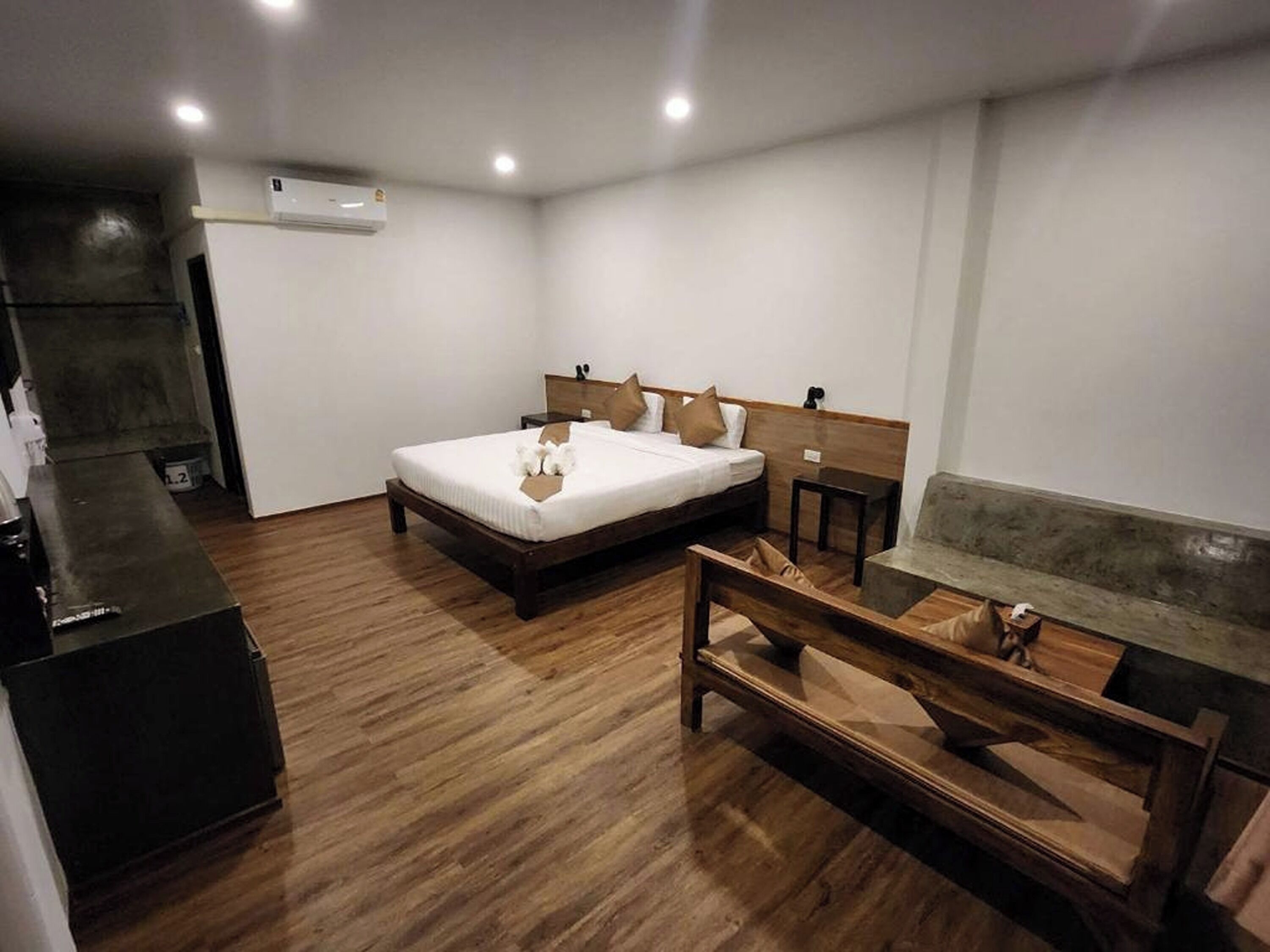 Perhehuone | Työpöytä, ilmainen Wi-Fi, vuodevaatteet