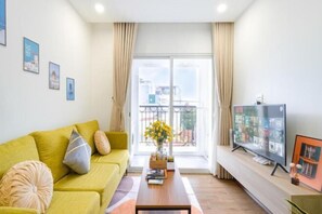 Living area - Luxe Paradise Premium Hotel Truc Bach (Hanoi)