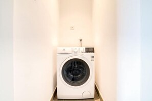 Laundry room - Stella Stays Posh 1Bdr Barari (Dubai)