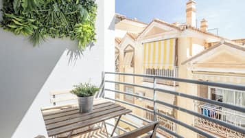 Apartamento superior, varanda | Terraço/pátio