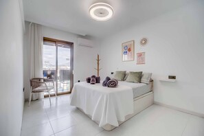 2 soverom, skrivebord, wi-fi (inkludert) og sengetøy