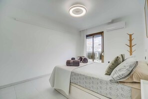 2 bedrooms, desk, free WiFi, bed sheets