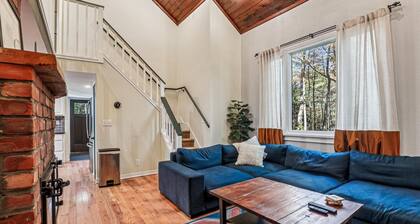 First Chair Chalet, pet friendly beautiful 4 bedroom with hot tub, minutes from slopes and access for Pico Fitness Center and Pool