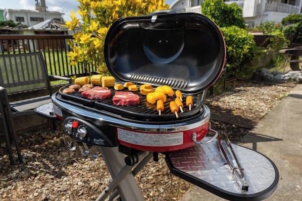 A portable grill with various meats and vegetables being cooked. - Mizunowa (Nago)