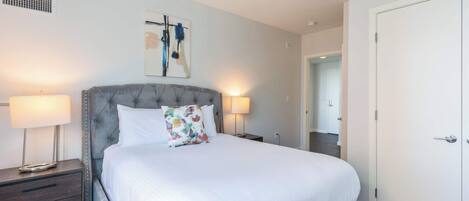 Desk, iron/ironing board, WiFi, bed sheets