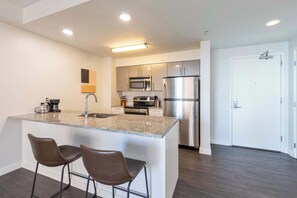 Fridge, microwave, oven, stovetop - Modern Harbor Front Apartment (Boston, MA)