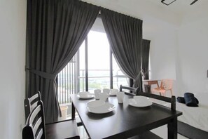 Room - A Lovely, Utropolis Studio Near KDU, FREE Parking (Shah Alam)