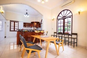 Room - GEM VILLA 10 - 5 Bedroom, 6 Bathroom, Big Pool, Big Garden (Ho Chi Minh City)
