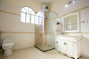 Room - GEM VILLA 10 - 5 Bedroom, 6 Bathroom, Big Pool, Big Garden (Ho Chi Minh City)