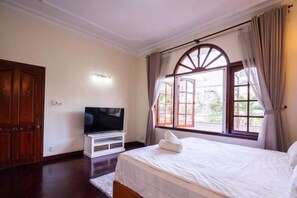 Room - GEM VILLA 10 - 5 Bedroom, 6 Bathroom, Big Pool, Big Garden (Ho Chi Minh City)