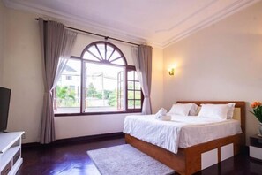 Room - GEM VILLA 10 - 5 Bedroom, 6 Bathroom, Big Pool, Big Garden (Ho Chi Minh City)