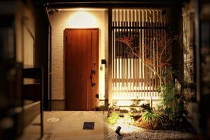 Unclassified image, 4 of 28, button - KIRAKU･KAYA (Kyoto)