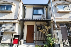 Unclassified image, 3 of 28, button - KIRAKU･KAYA (Kyoto)