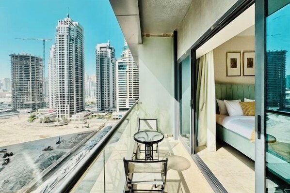 Cribs/infant beds - Cosmos Living Spacious with Balcony GCV1 (Dubai)