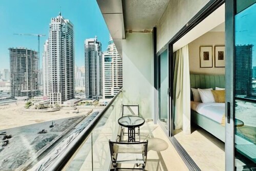 Cosmos Living Spacious with Balcony GCV1