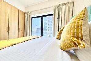 Cribs/infant beds - Cosmos Living Spacious with Balcony GCV1 (Dubai)