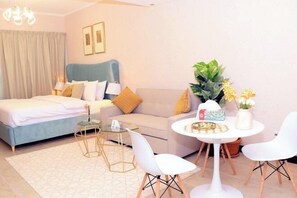 Soundproofing, iron/ironing board, cots/infant beds - Gcv1 (Dubai)