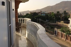 المنطقة المحيطة بالمنشأة
