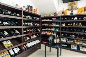 Bar (trong khuôn viên)